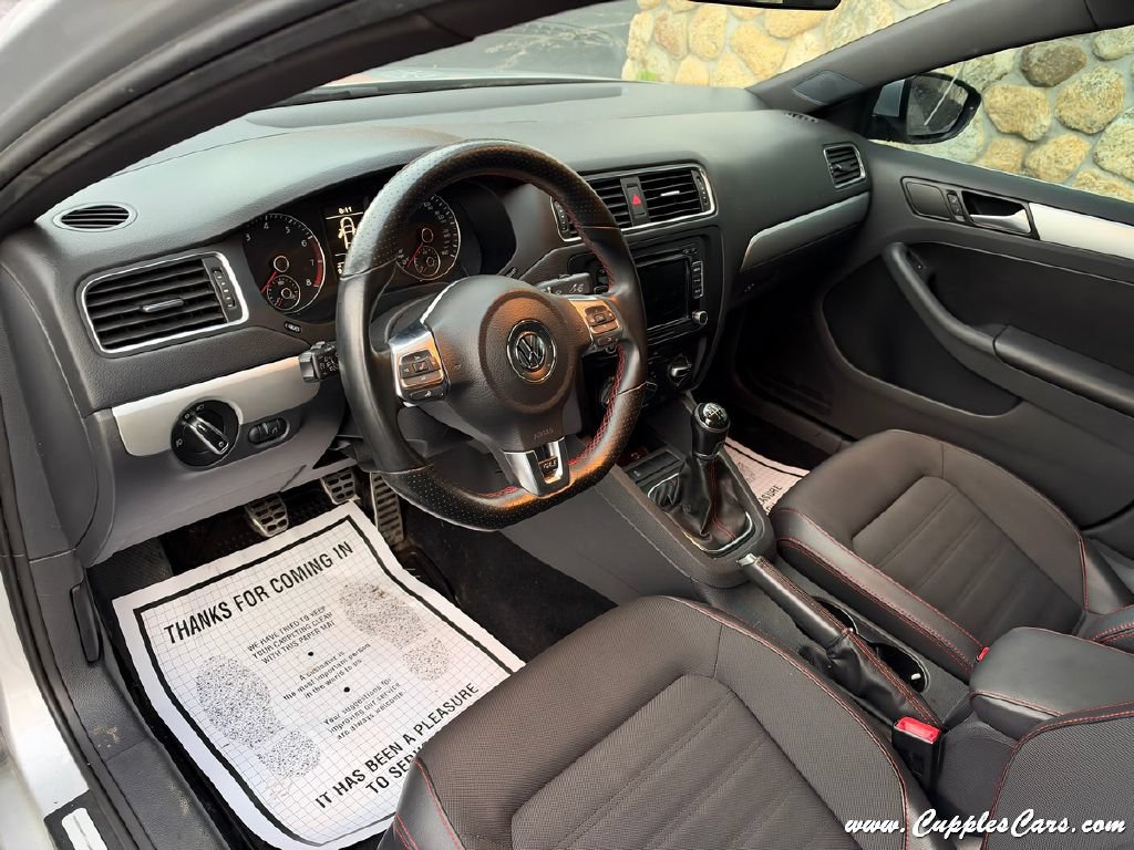 Used 2014 Volkswagen Jetta GLI FWD image 4