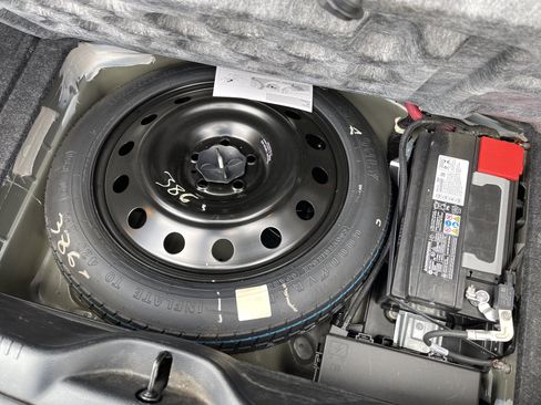 Used 2022 Chrysler 300 Touring image 36