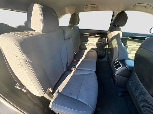 Used 2018 Kia Sorento LX image 26