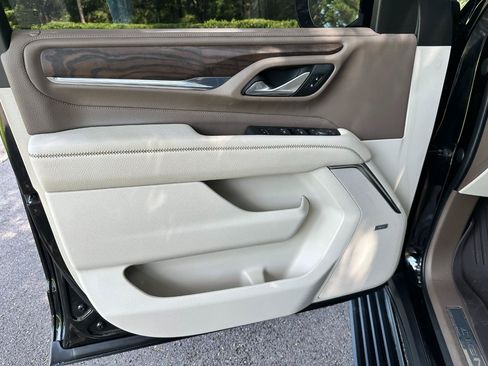 Used 2022 GMC Yukon Denali RWD image 9