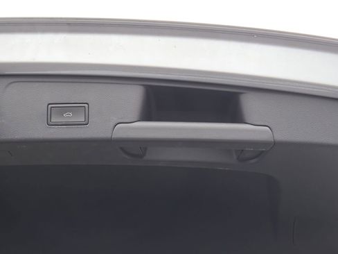 Certified 2022 Volkswagen Atlas Cross Sport SEL R-Line image 24