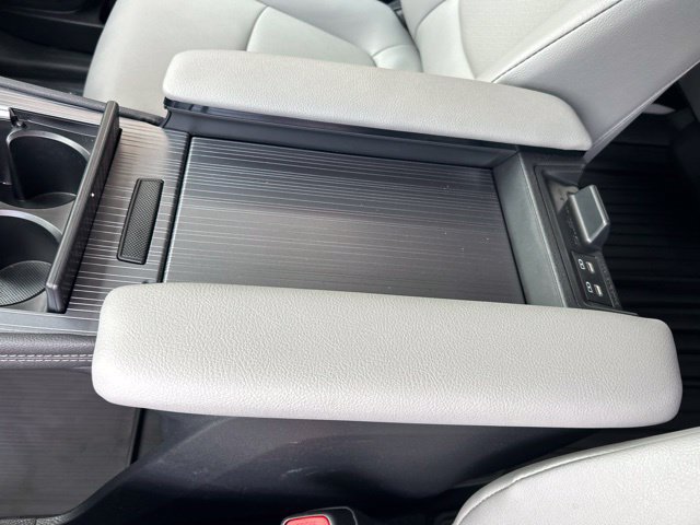 Used 2026 Toyota Sienna XLE FWD image 26