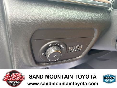 Used 2024 Jeep Grand Cherokee L Summit w/ Luxury Tech Group V image 16