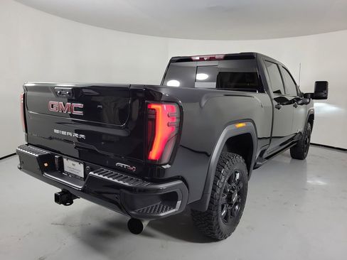 Used 2024 GMC Sierra 2500 AT4 w/ AT4 Premium Plus Package AWD/4WD image 4