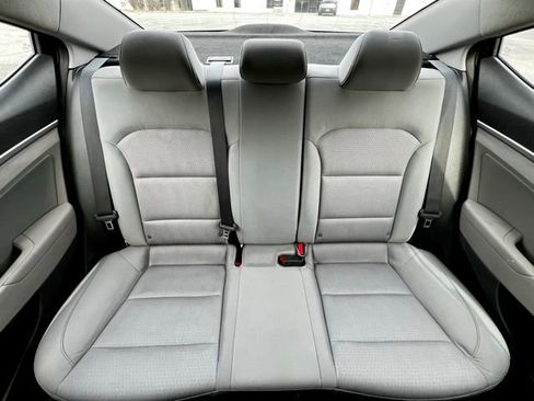 Used 2017 Hyundai Elantra SE image 27
