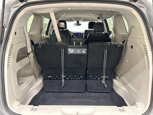 Used 2017 Chrysler Pacifica Touring-L image 22