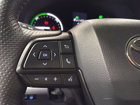 Used 2024 Toyota Sienna LE AWD/4WD image 25