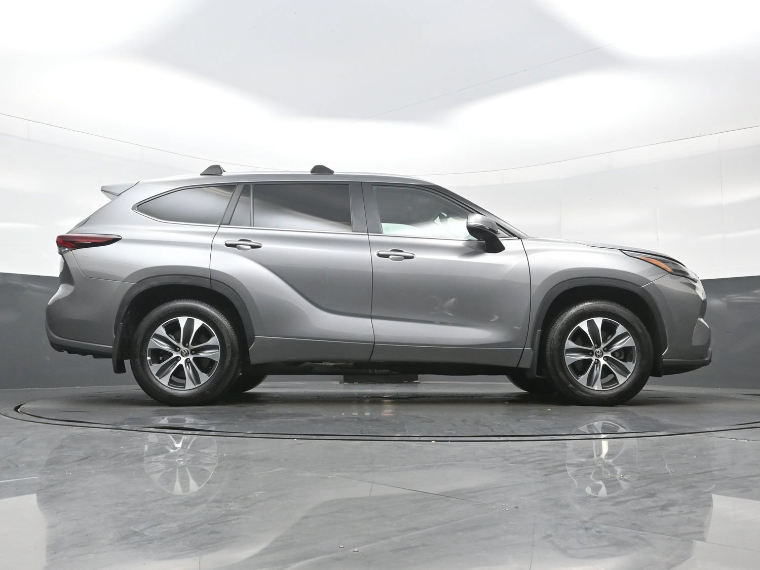 Used 2025 Toyota Highlander XLE AWD/4WD image 35