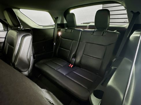 Used 2022 Ford Explorer XLT w/ Equipment Group 202A image 30