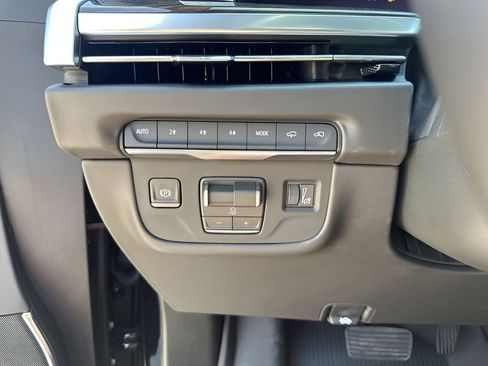 New 2026 Cadillac Escalade ESV Platinum Sport w/ LPO, ONYX Package AWD/4WD image 39