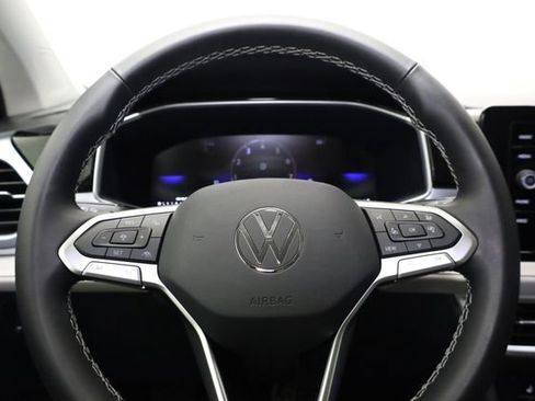 Used 2025 Volkswagen Taos SE w/ Black Wheel Package image 14