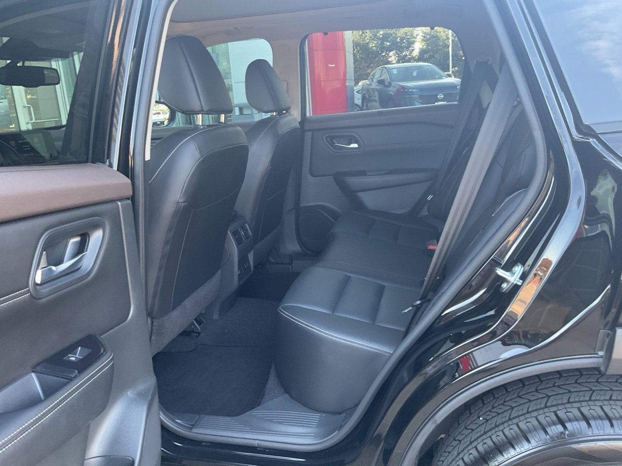 Used 2023 Nissan Rogue SL w/ SL Premium Package FWD image 9