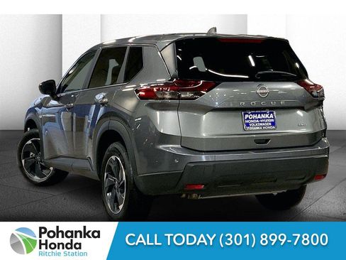 Used 2025 Nissan Rogue SV image 10