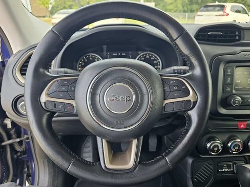 Used 2017 Jeep Renegade Latitude FWD image 26