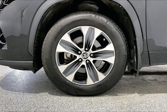 Used 2020 Toyota Highlander XLE AWD/4WD image 41