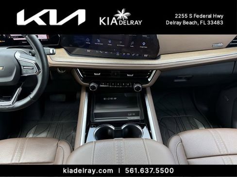 Used 2025 Chevrolet Tahoe High Country RWD image 12
