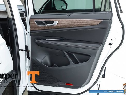 Used 2025 Volkswagen Atlas SEL AWD/4WD image 31