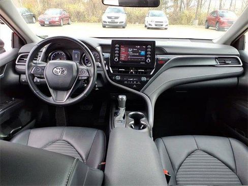 Used 2023 Toyota Camry SE image 8