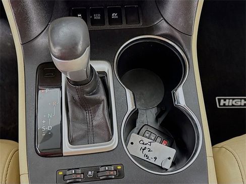 Used 2019 Toyota Highlander Limited image 19