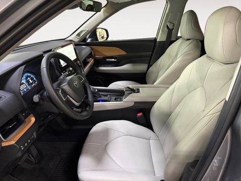New 2026 Toyota Grand Highlander Limited image 12