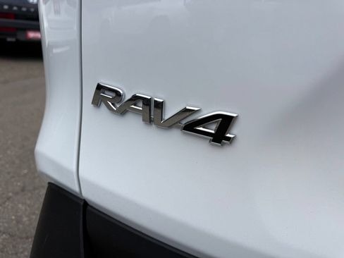 Used 2025 Toyota RAV4 XLE AWD/4WD image 7