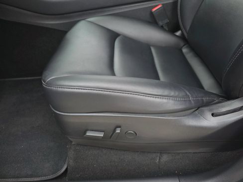 Used 2020 Tesla Model Y Long Range AWD/4WD image 25