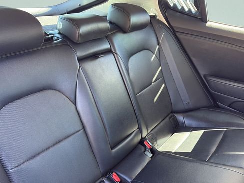 Used 2018 Kia Stinger AWD/4WD image 16