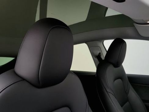 Used 2025 Tesla Model Y Long Range RWD image 34