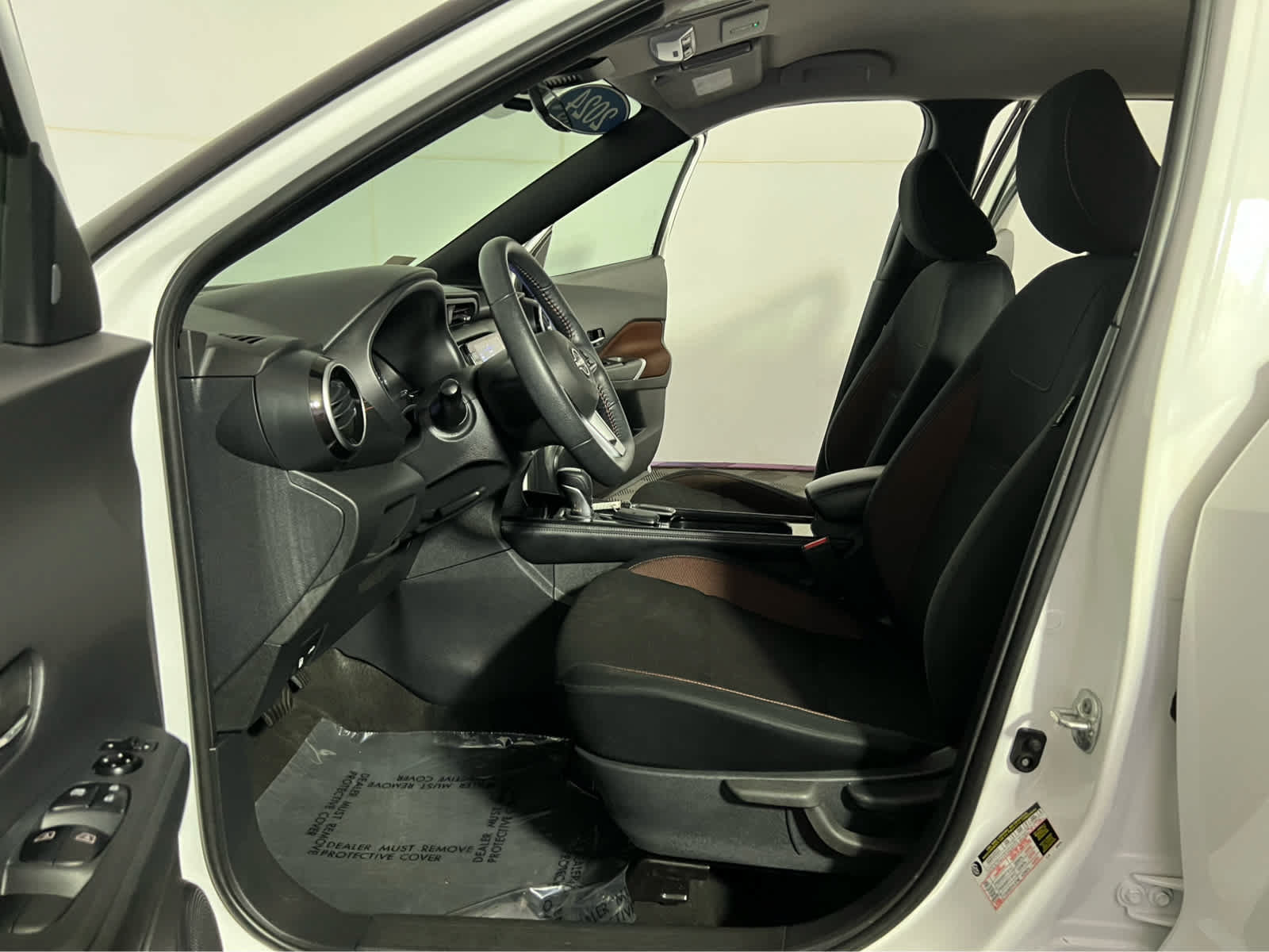 Certified 2024 Nissan Kicks SR FWD image 19