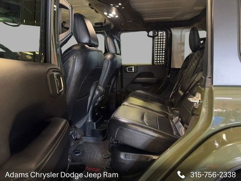 Used 2023 Jeep Wrangler Unlimited Sahara w/ Cold Weather Group AWD/4WD image 10