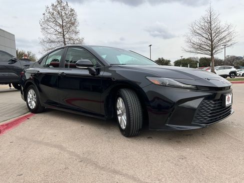 Used 2025 Toyota Camry LE image 4