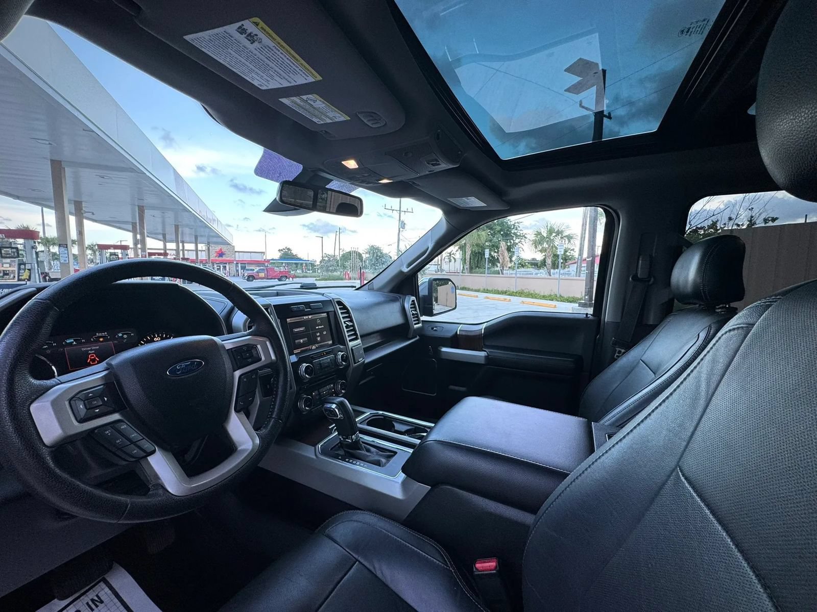Used 2015 Ford F150 Lariat w/ Equipment Group 502A Luxury AWD/4WD image 48