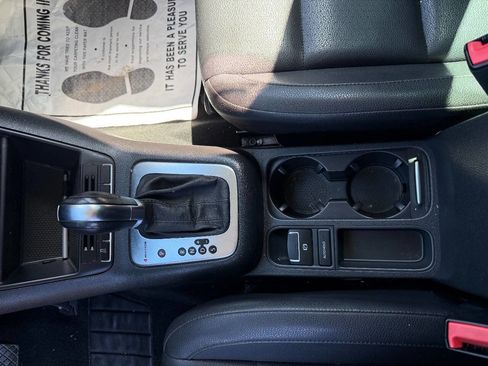 Used 2011 Volkswagen Tiguan SE image 20