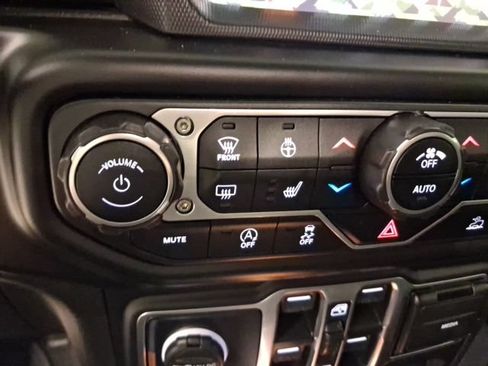 Used 2023 Jeep Wrangler Unlimited Sahara AWD/4WD image 10