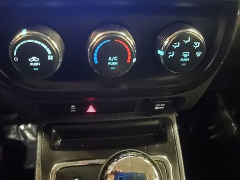 Used 2014 Jeep Patriot Sport image 21