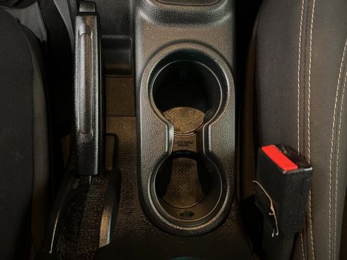 Used 2018 Jeep Wrangler Unlimited Sahara image 12