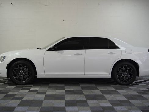 Used 2019 Chrysler 300 Touring w/ Sport Appearance Package AWD/4WD image 2