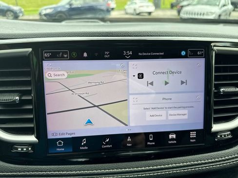 Used 2022 Chrysler Pacifica Touring-L w/ Uconnect Theater Family Group FWD image 17