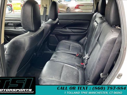 Used 2016 Mitsubishi Outlander SE AWD/4WD image 6