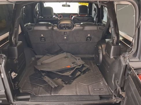 Used 2018 Jeep Wrangler Unlimited Rubicon AWD/4WD image 13