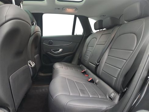 Used 2021 Mercedes-Benz GLC 300 4MATIC image 21