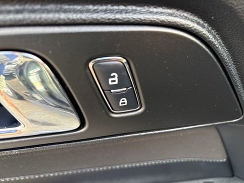 Used 2017 Ford Mustang Coupe image 12