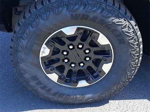 New 2025 GMC Hummer EV 2X w/ Extreme Off-Road Package image 5