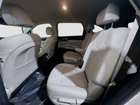Used 2022 Kia Sorento EX image 17