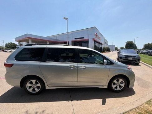 Used 2020 Toyota Sienna LE FWD image 4