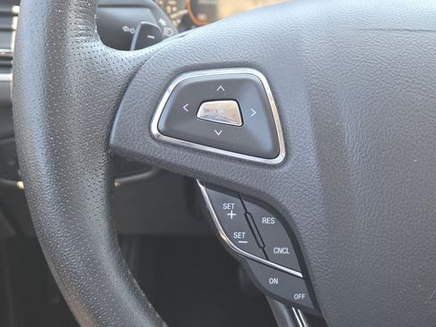 Used 2013 Lincoln MKZ FWD image 6