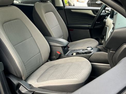 Used 2022 Ford Escape SE w/ SE Sport Appearance Package image 11