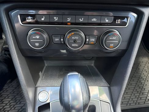 Used 2021 Volkswagen Tiguan SE w/ Panoramic Sunroof Package AWD/4WD image 16