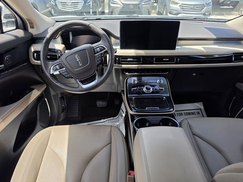 Used 2022 Lincoln Nautilus FWD image 12