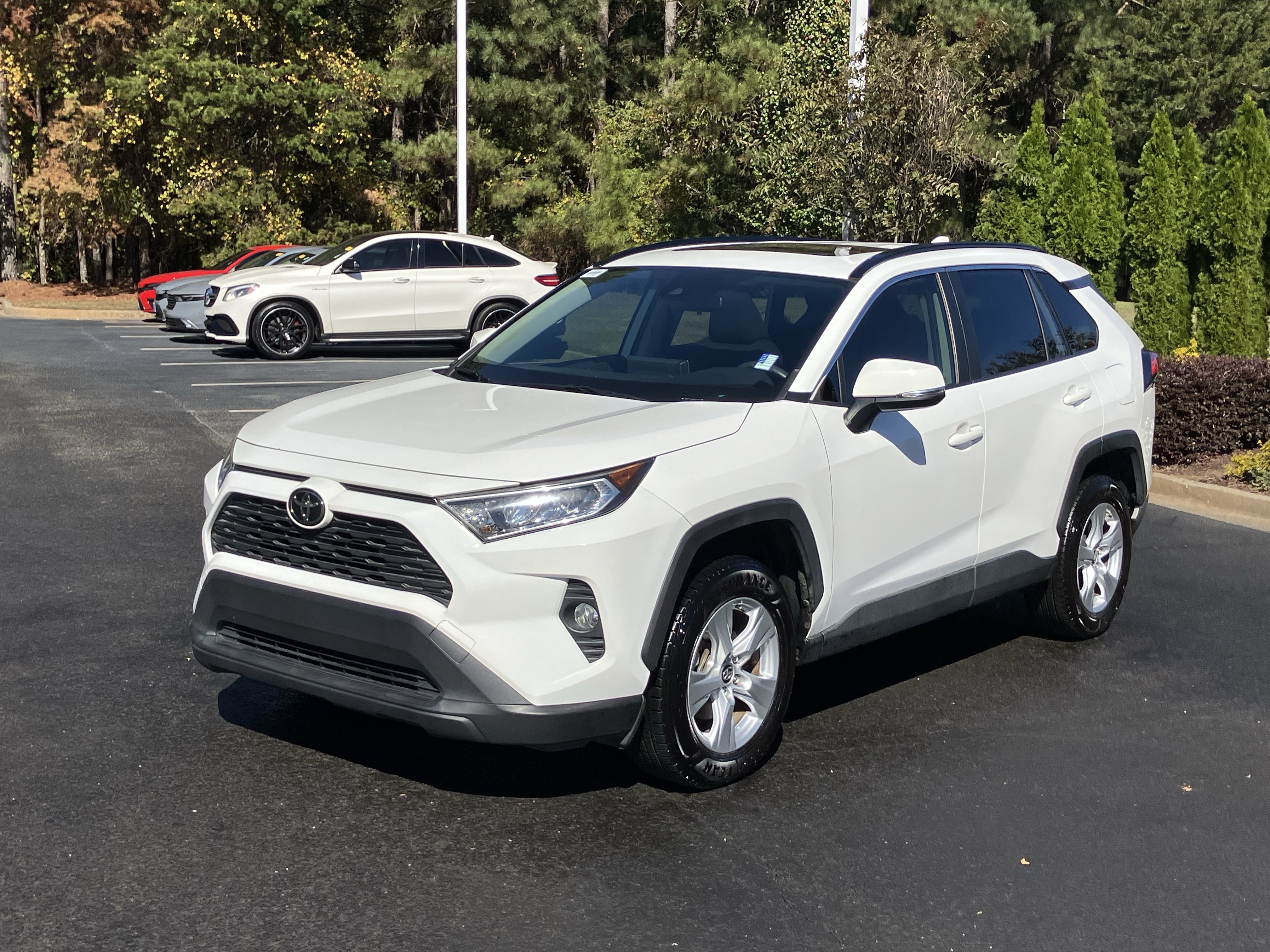 Used 2019 Toyota RAV4 XLE w/ Convenience Package FWD image 6